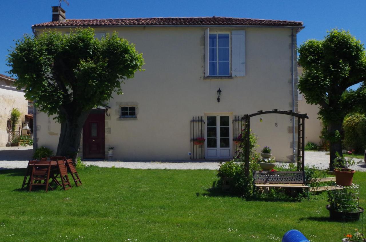 Maison D'Hotes Le Cadran Solaire Courcelles  Exterior photo